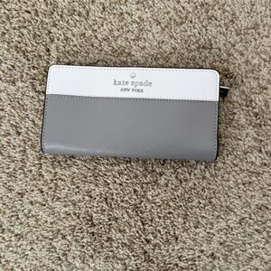 NWT Kate Spade New York Large Leather Slim Bifold Wallet